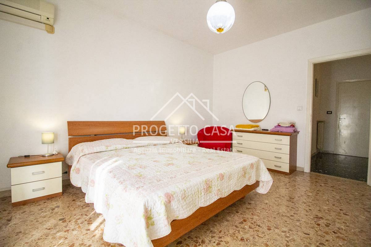 Immagine 18 di Appartamento in vendita  in via santa caterina a Camaiore