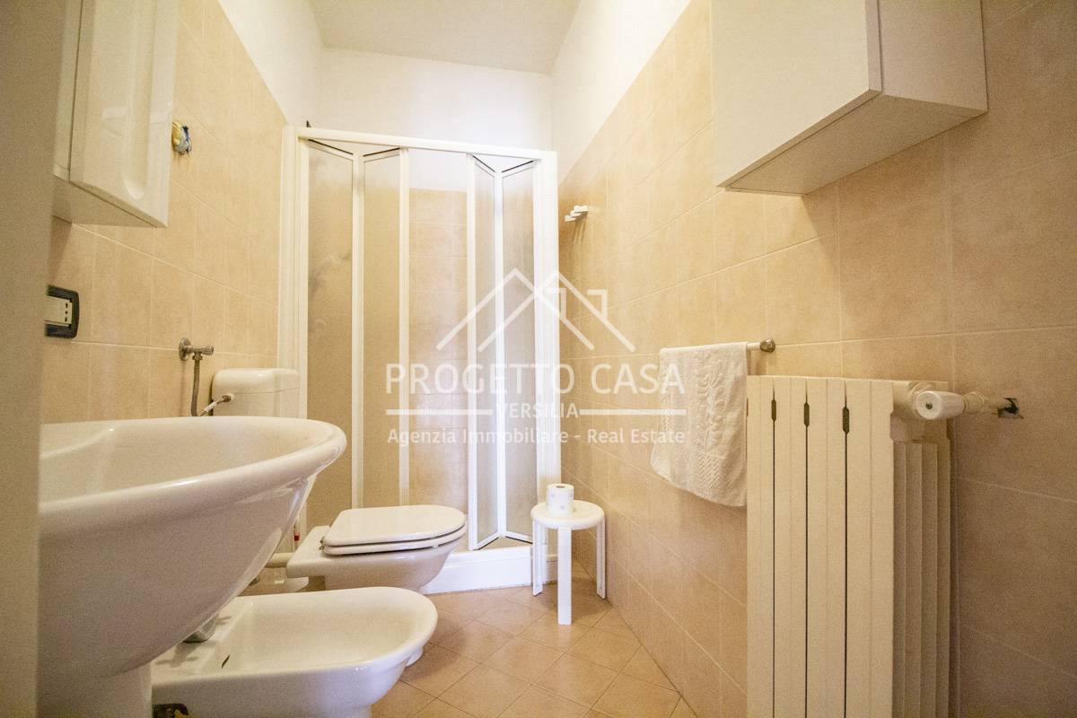 Immagine 22 di Appartamento in vendita  in via santa caterina a Camaiore