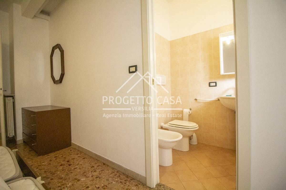 Immagine 31 di Appartamento in vendita  in via santa caterina a Camaiore