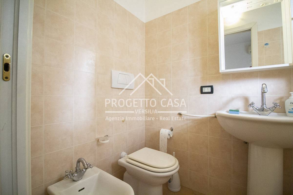 Immagine 32 di Appartamento in vendita  in via santa caterina a Camaiore