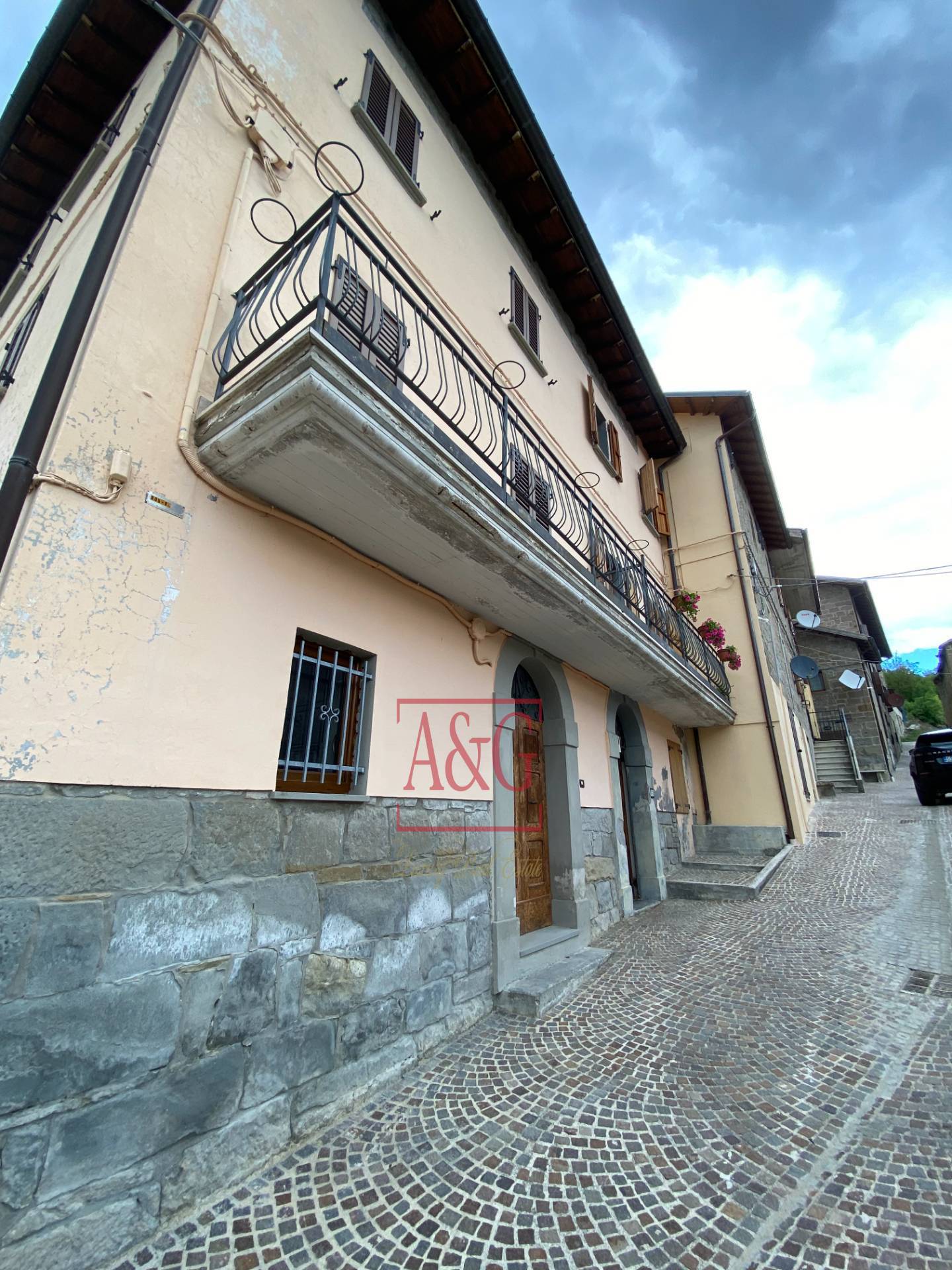 Immagine 3 di Casa indipendente in vendita  in Località Piano a Montegallo