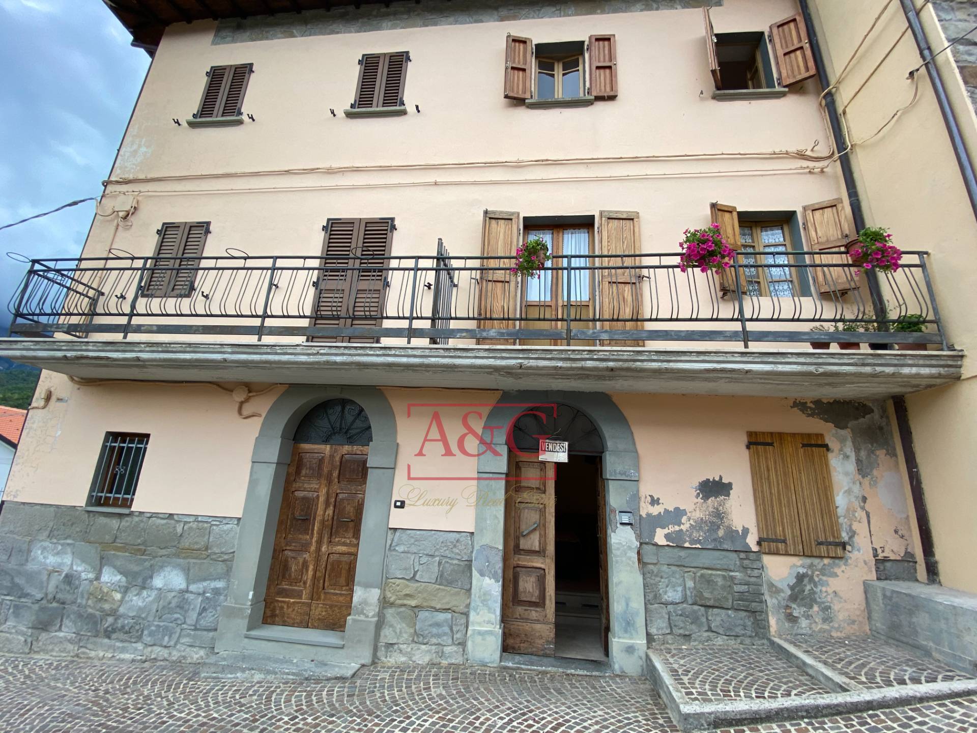 Immagine 5 di Casa indipendente in vendita  in Località Piano a Montegallo