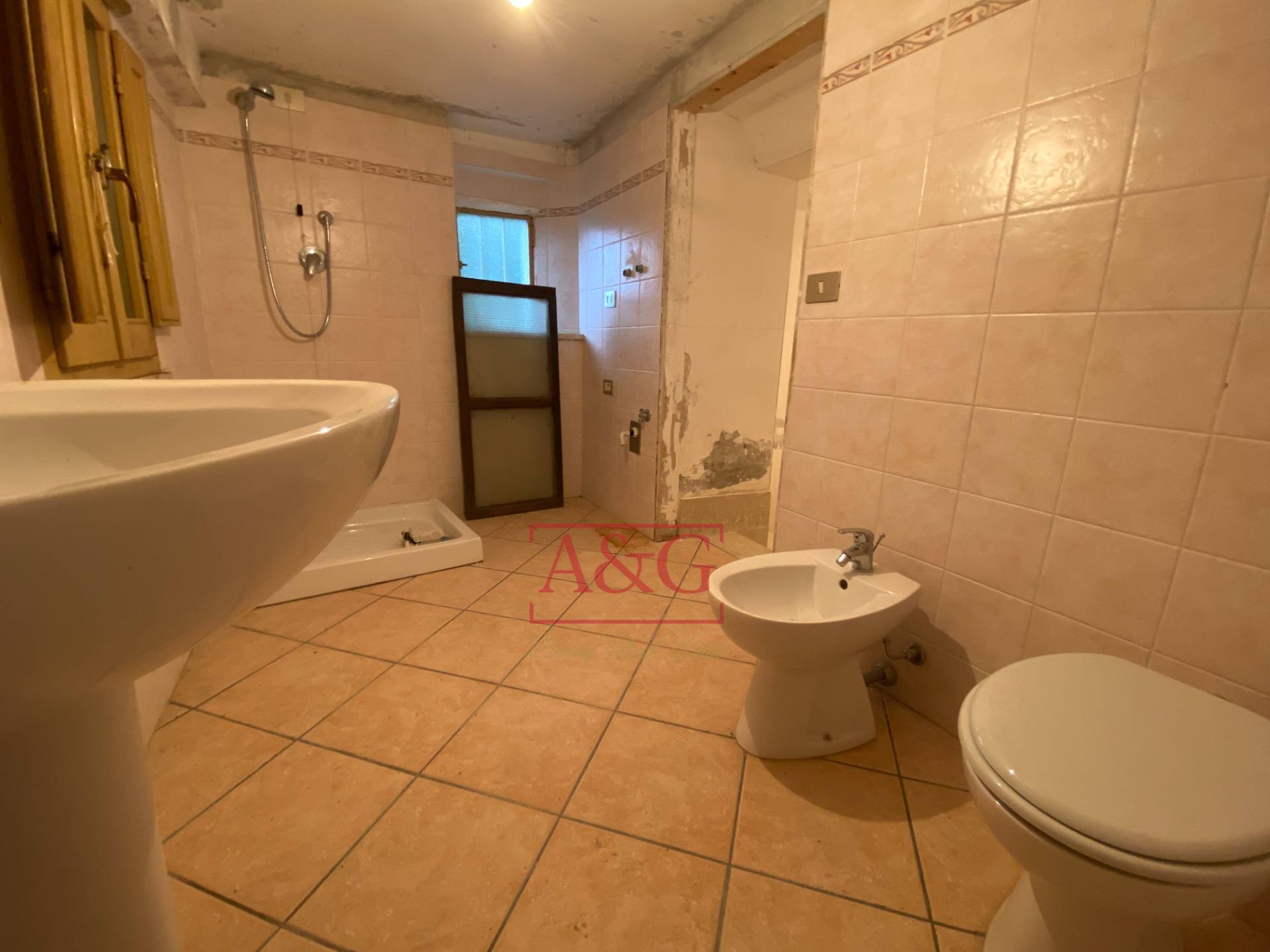 Immagine 19 di Casa indipendente in vendita  in Località Piano a Montegallo