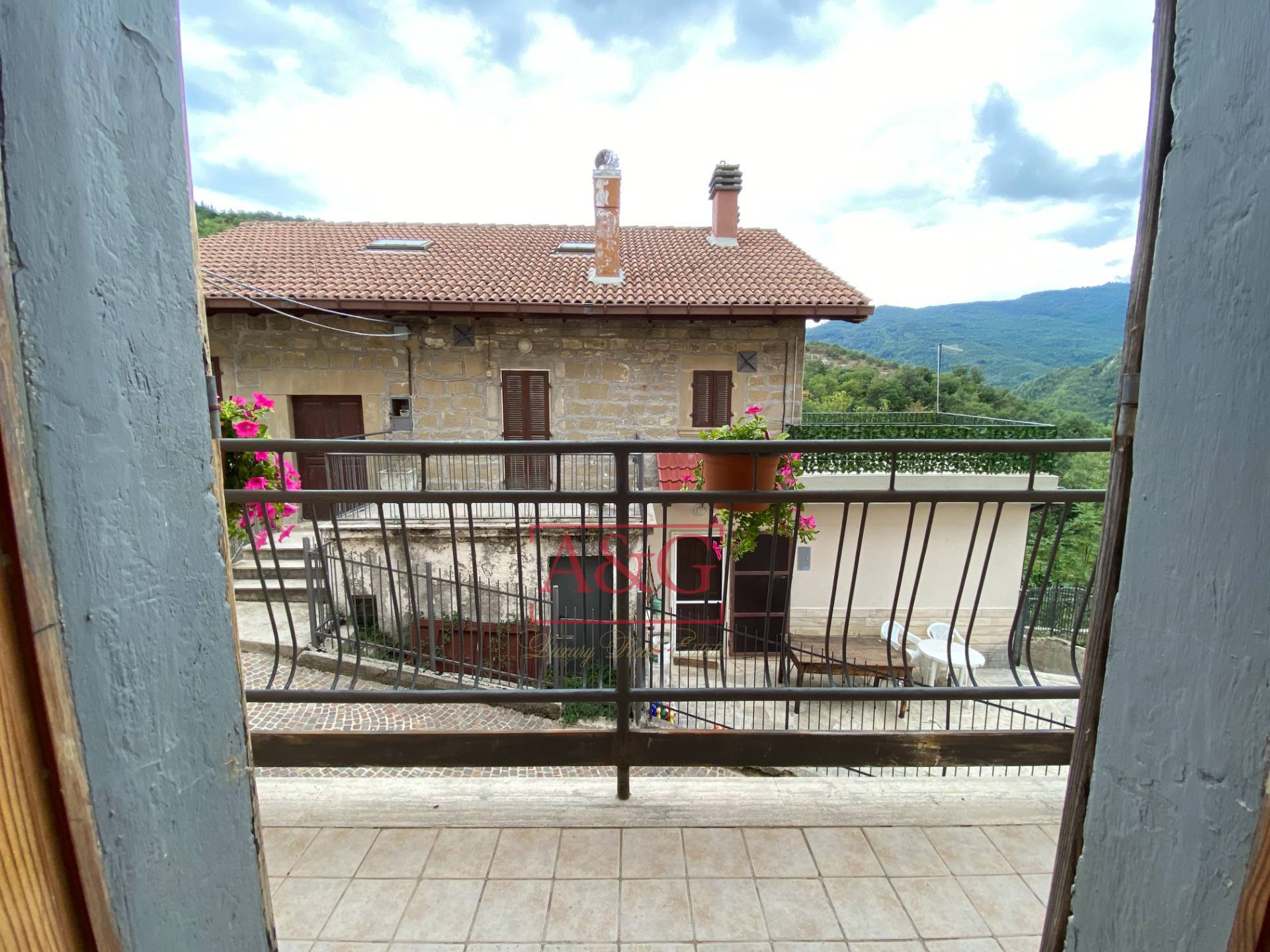 Immagine 27 di Casa indipendente in vendita  in Località Piano a Montegallo