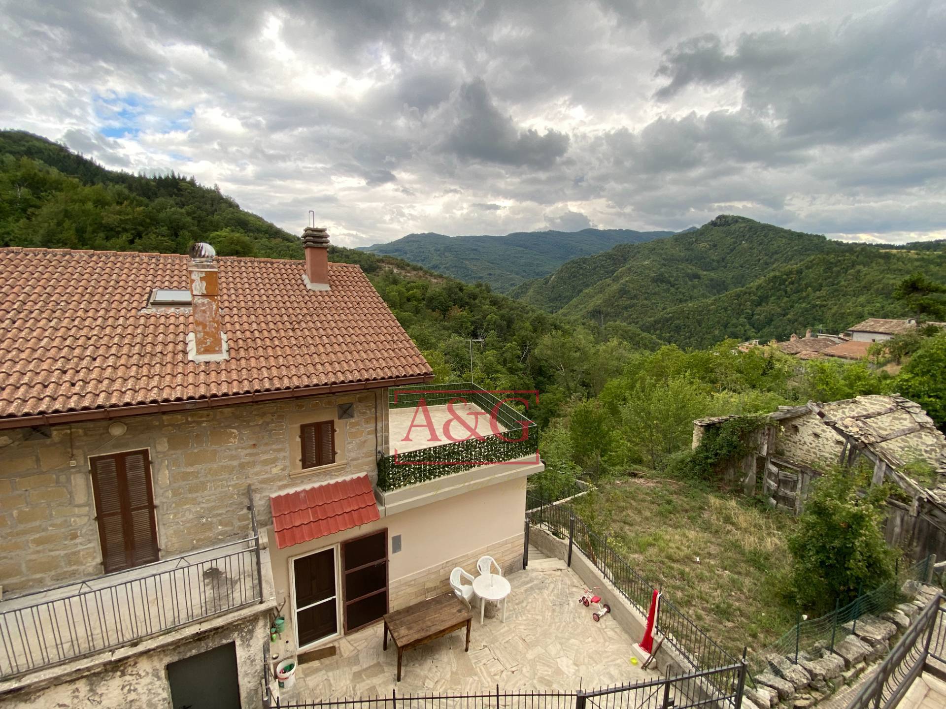 Immagine 30 di Casa indipendente in vendita  in Località Piano a Montegallo