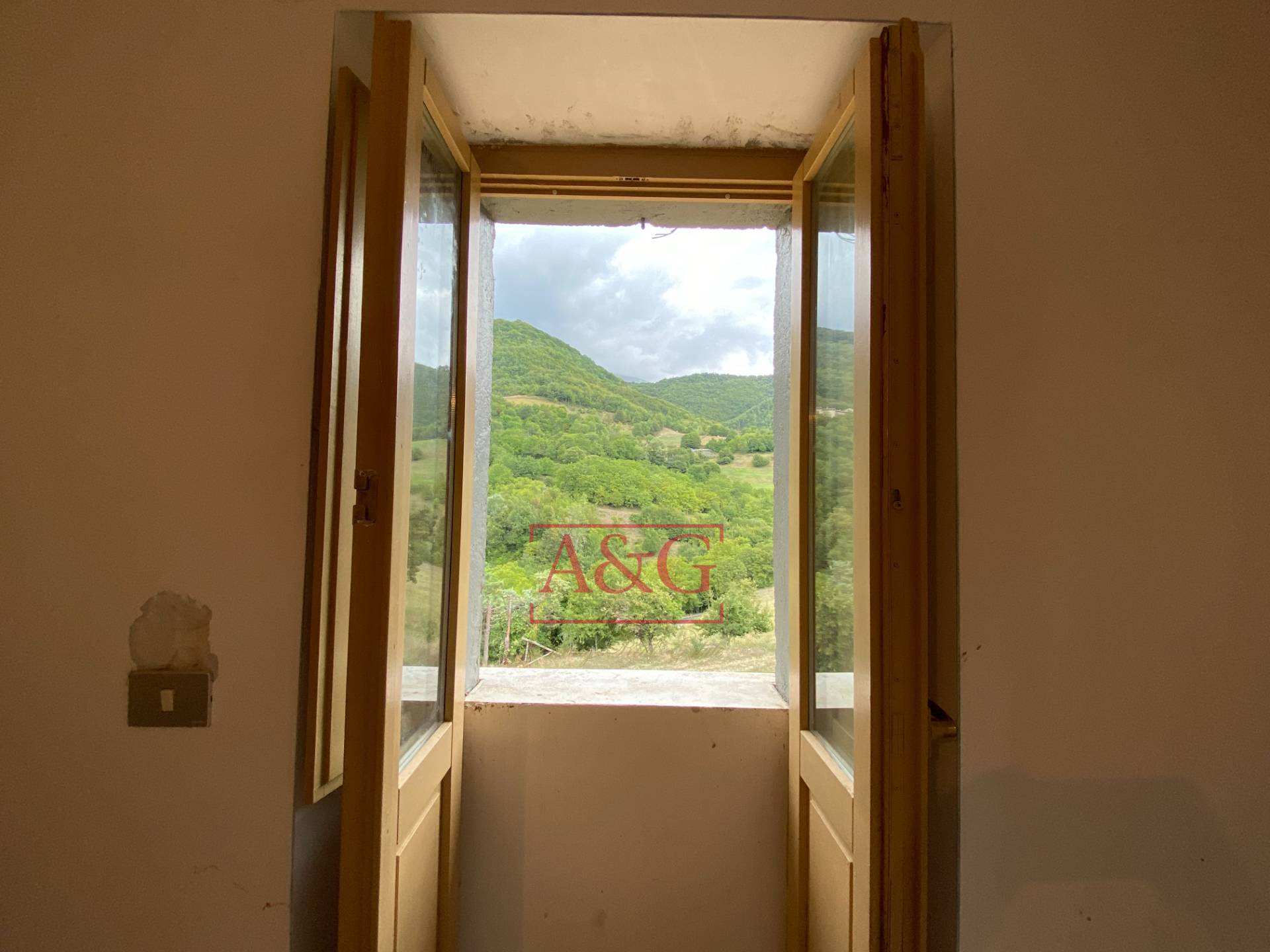 Immagine 40 di Casa indipendente in vendita  in Località Piano a Montegallo