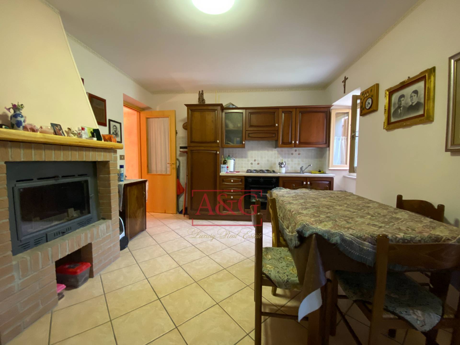 Immagine 8 di Casa indipendente in vendita  in Località Piano a Montegallo