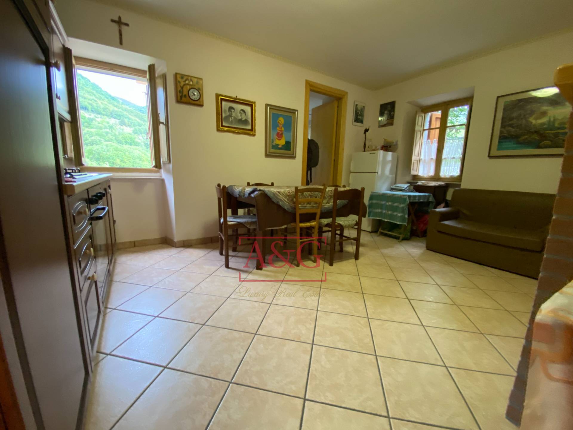 Immagine 9 di Casa indipendente in vendita  in Località Piano a Montegallo