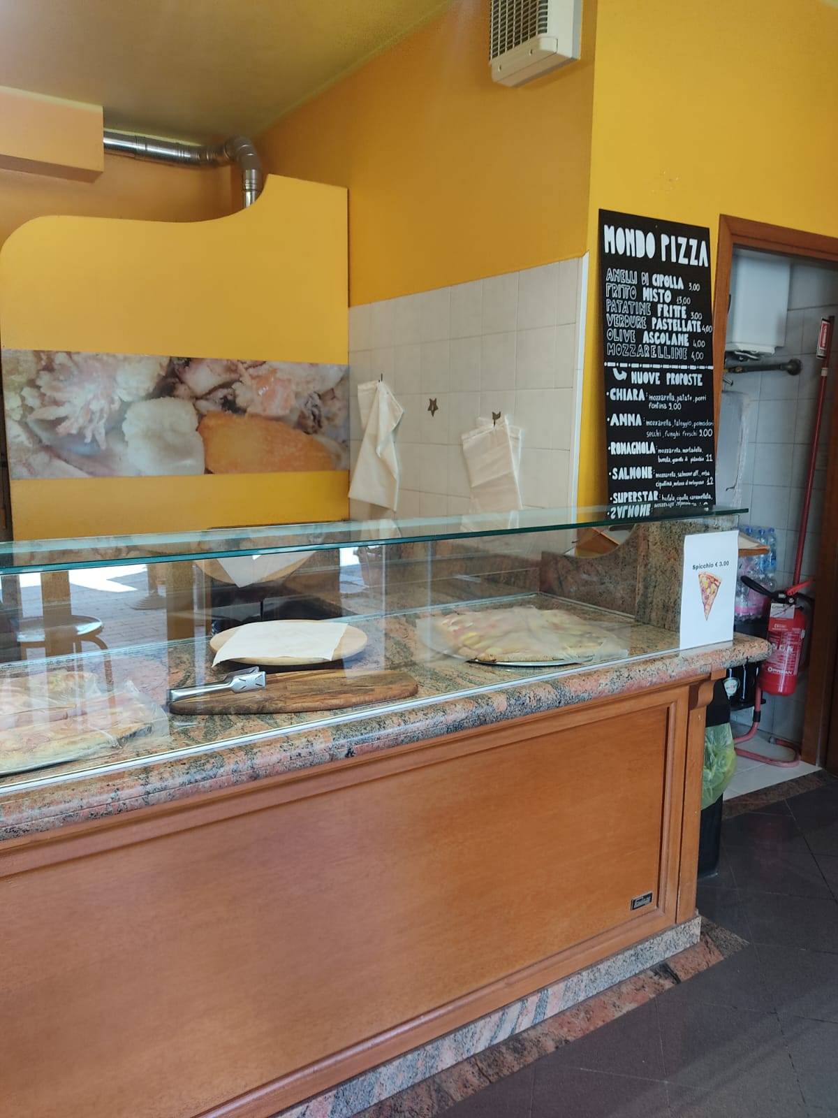 Immagine 2 di Attività commerciale in vendita  in via roma 2 a Castelbelforte