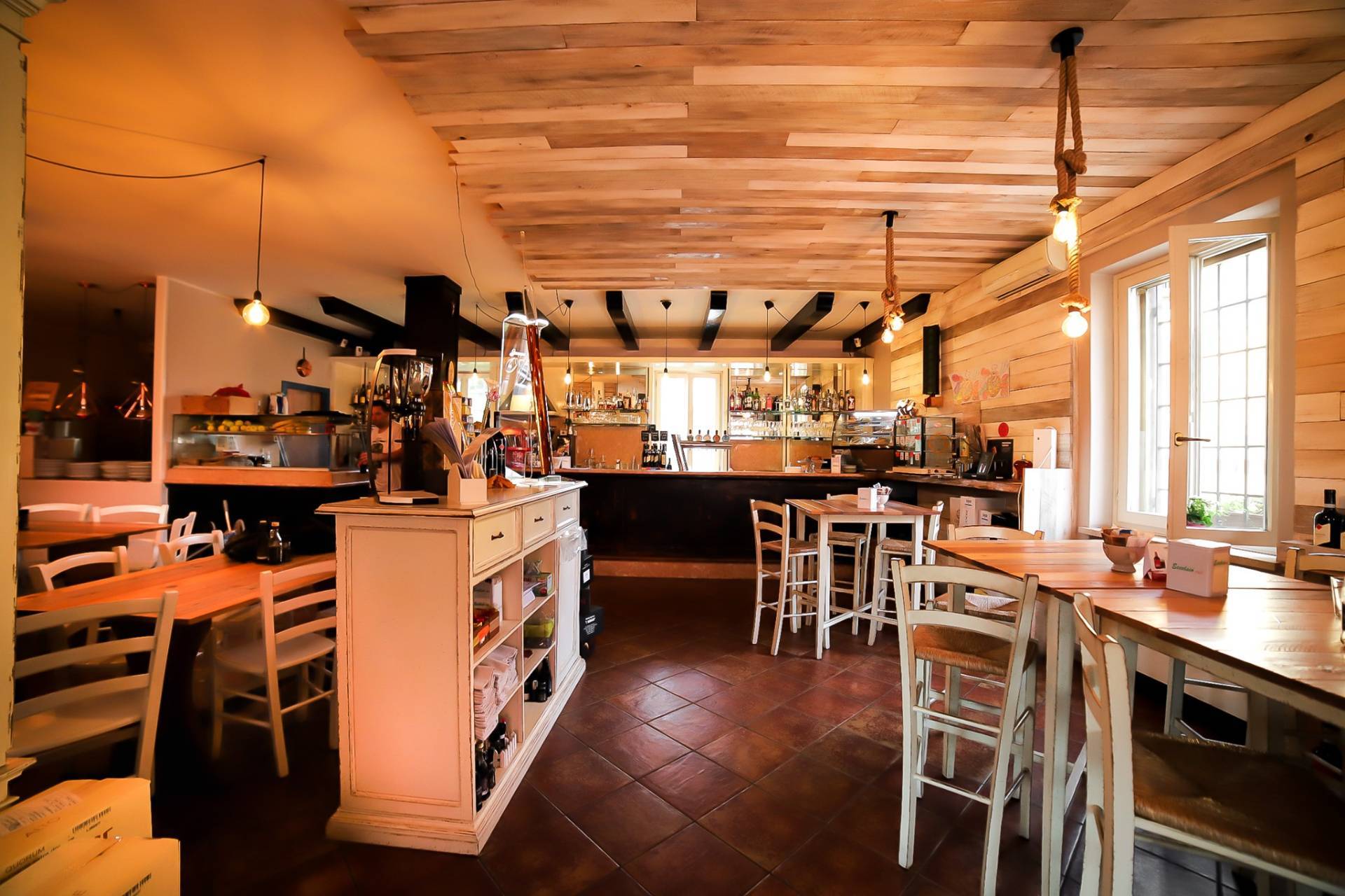 Immagine 1 di Attività commerciale in vendita  a Mozzecane