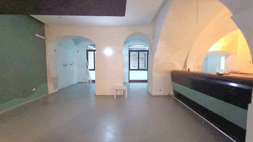 Immagine 2 di Locale commerciale in vendita  in Via San Basilio 37 a Palermo