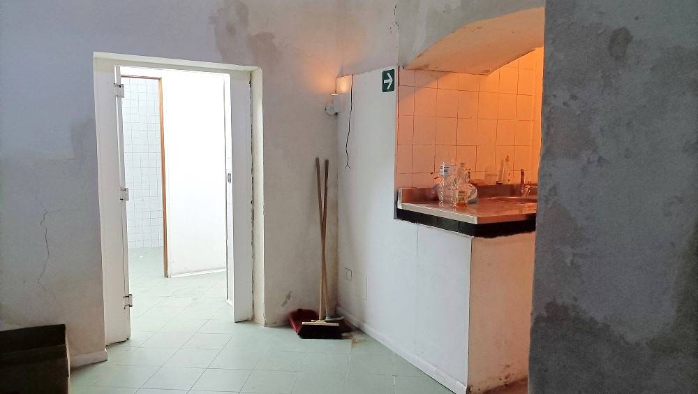 Immagine 15 di Locale commerciale in vendita  in Via San Basilio 37 a Palermo