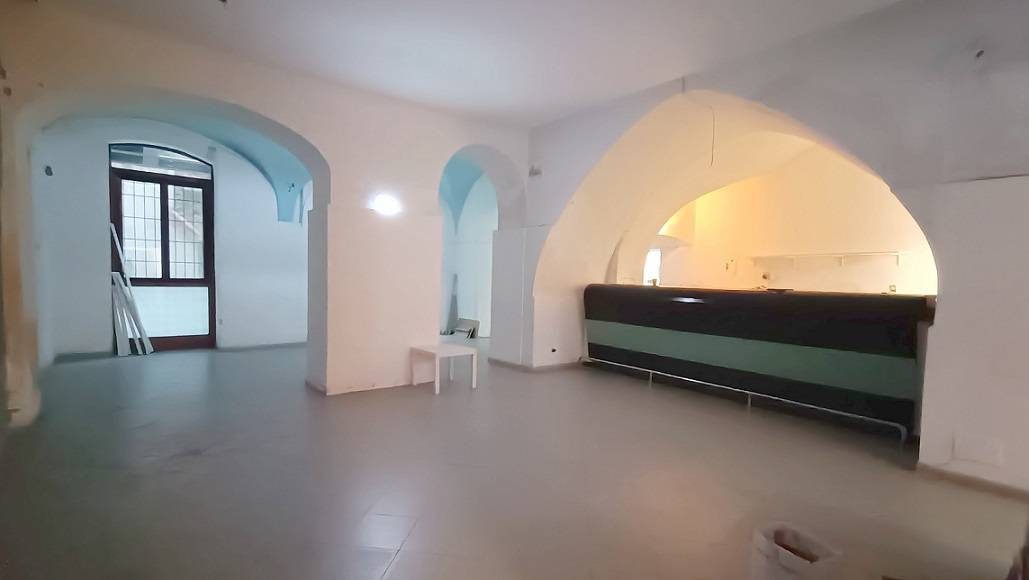 Immagine 3 di Locale commerciale in vendita  in Via San Basilio 37 a Palermo