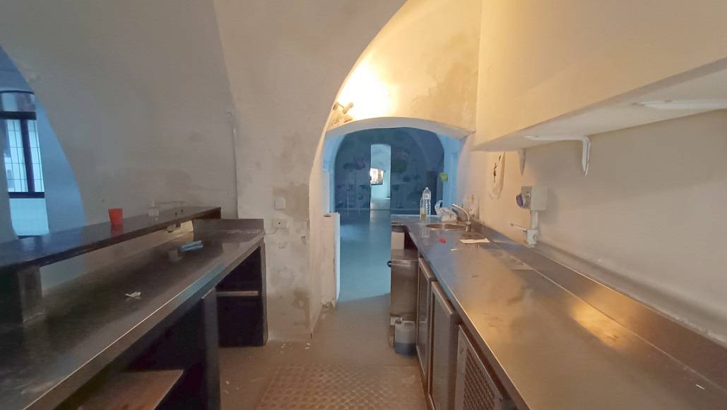 Immagine 8 di Locale commerciale in vendita  in Via San Basilio 37 a Palermo