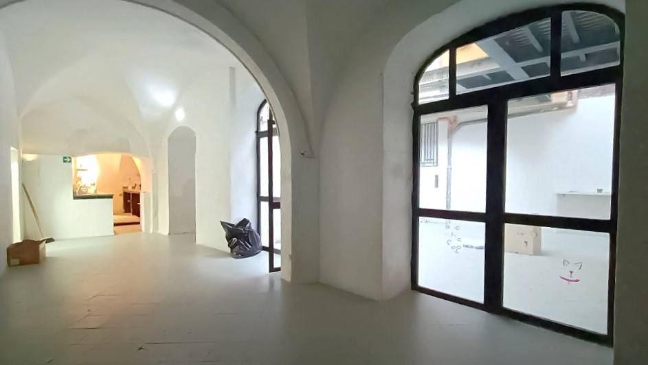 Immagine 9 di Locale commerciale in vendita  in Via San Basilio 37 a Palermo