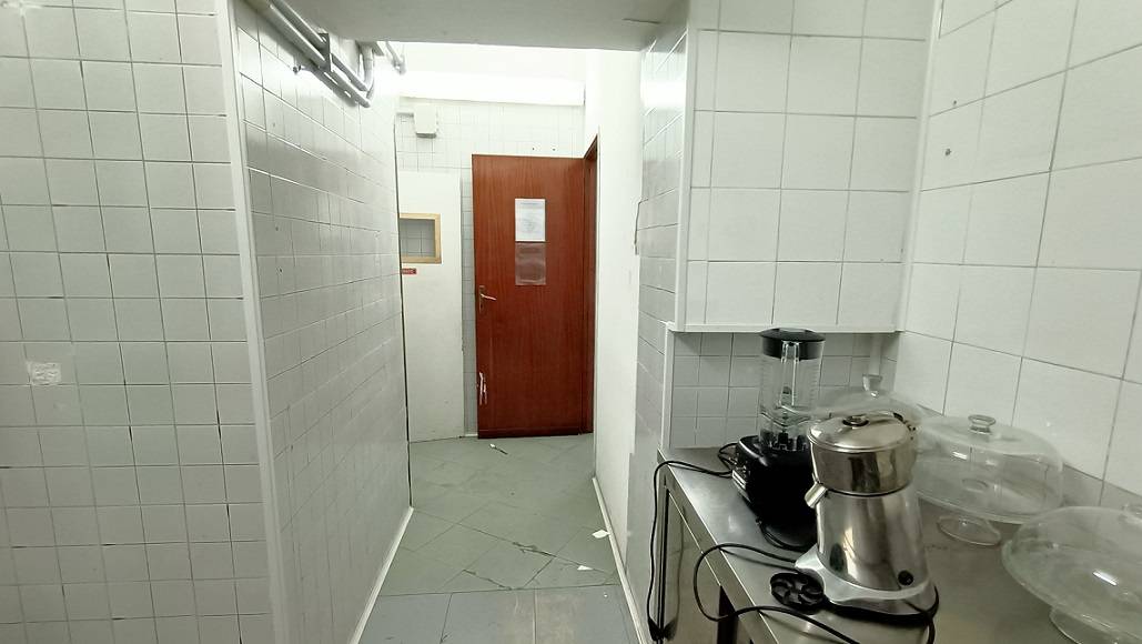 Immagine 17 di Locale commerciale in vendita  in Via San Basilio 37 a Palermo