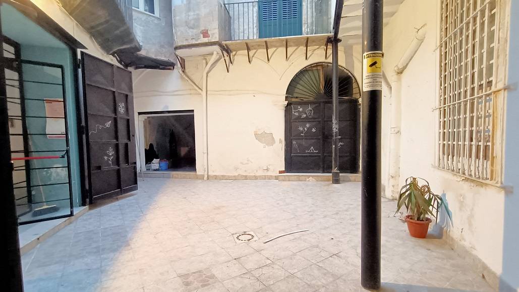 Immagine 25 di Locale commerciale in vendita  in Via San Basilio 37 a Palermo