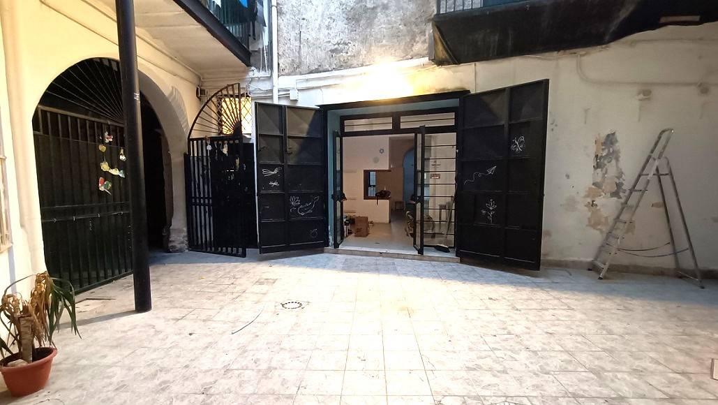 Immagine 26 di Locale commerciale in vendita  in Via San Basilio 37 a Palermo