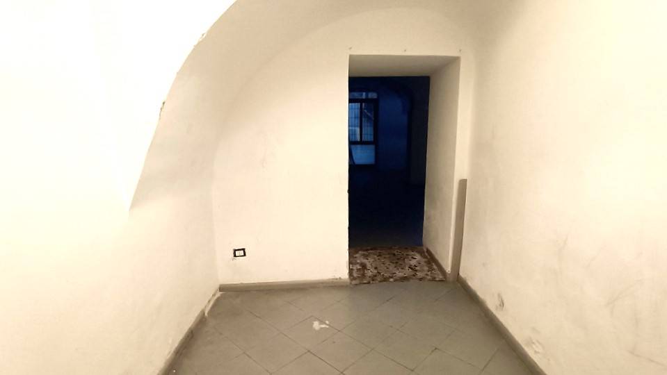 Immagine 28 di Locale commerciale in vendita  in Via San Basilio 37 a Palermo