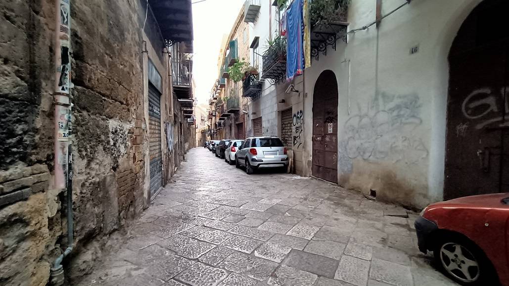 Immagine 32 di Locale commerciale in vendita  in Via San Basilio 37 a Palermo