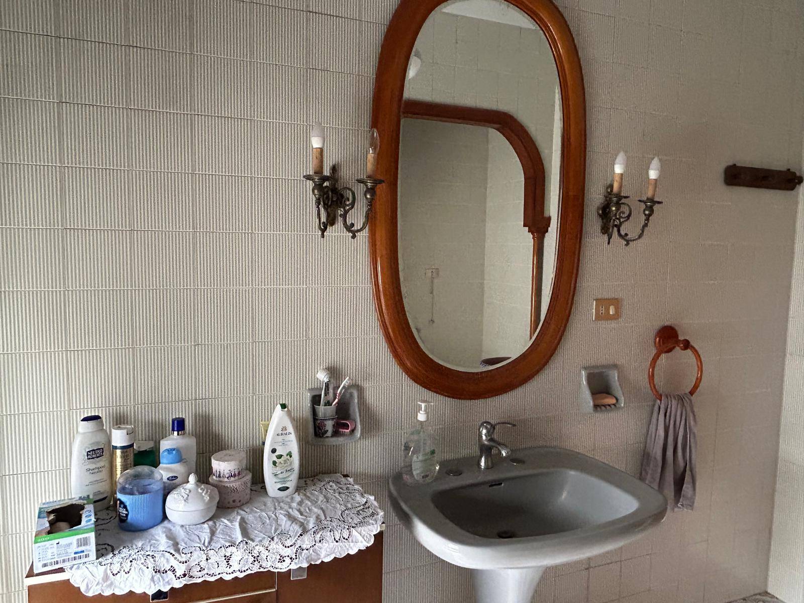 Immagine 36 di Appartamento in vendita  in VIA UMBERTO GIORDANO 7 a Palermo