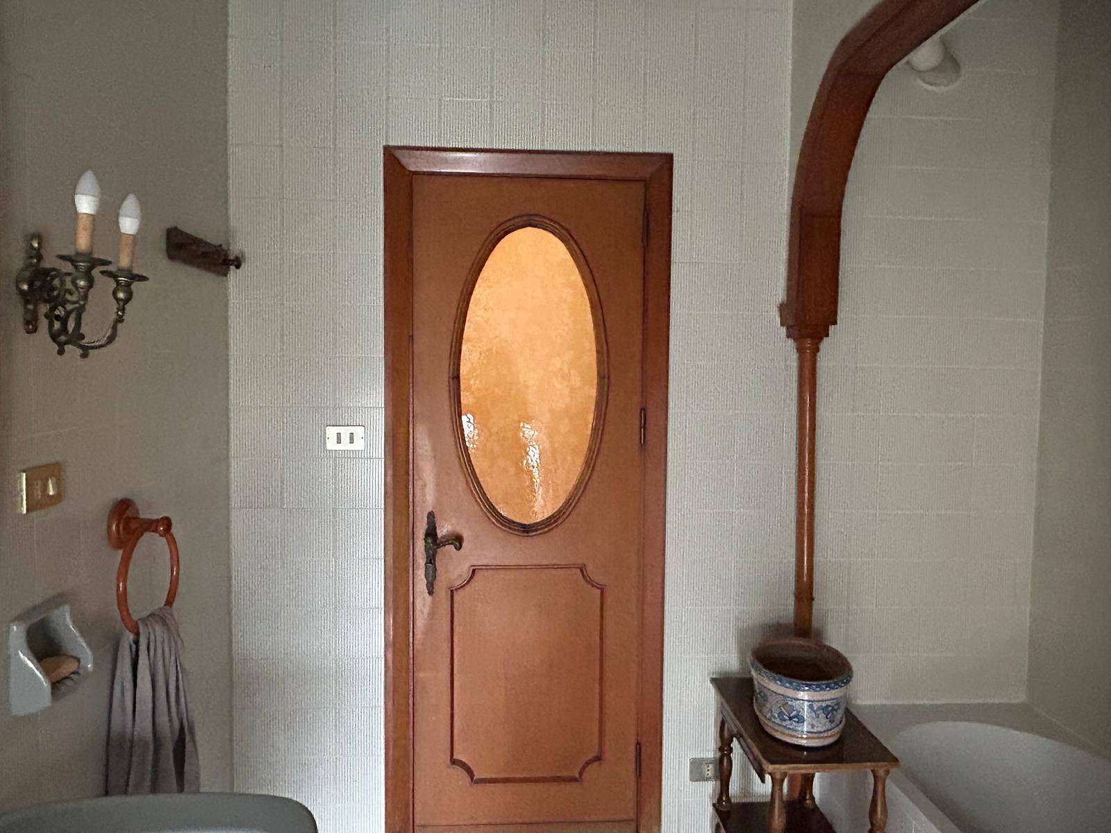 Immagine 42 di Appartamento in vendita  in VIA UMBERTO GIORDANO 7 a Palermo