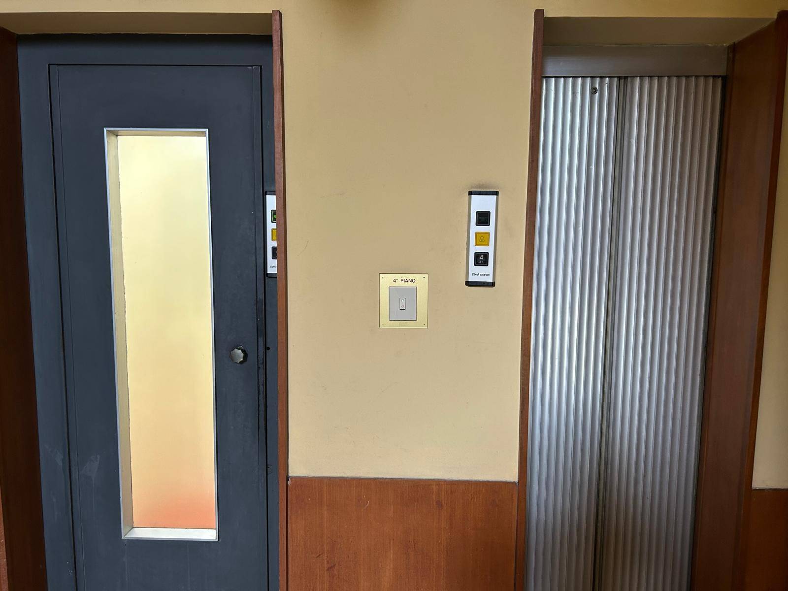 Immagine 48 di Appartamento in vendita  in VIA UMBERTO GIORDANO 7 a Palermo