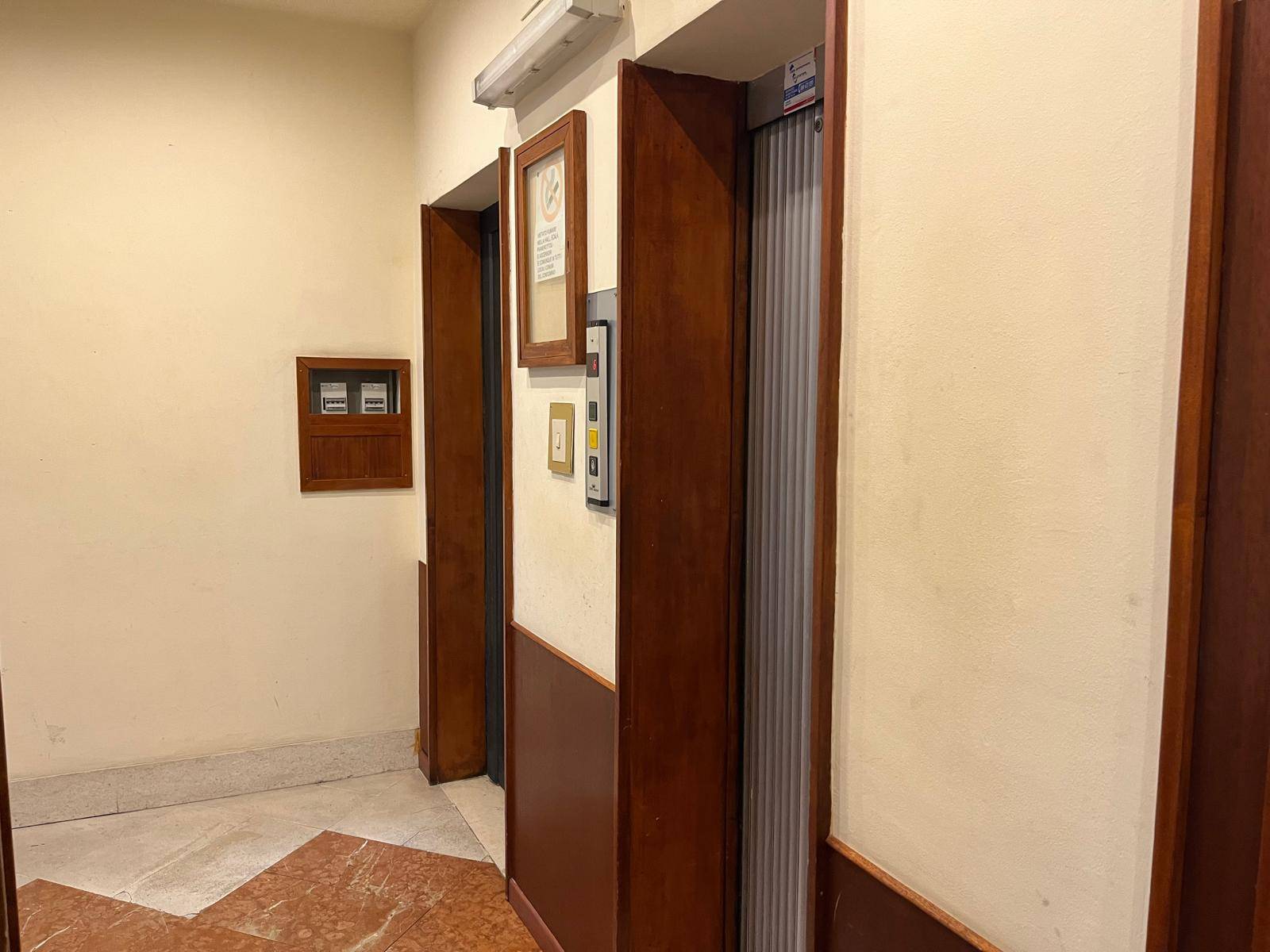 Immagine 51 di Appartamento in vendita  in VIA UMBERTO GIORDANO 7 a Palermo