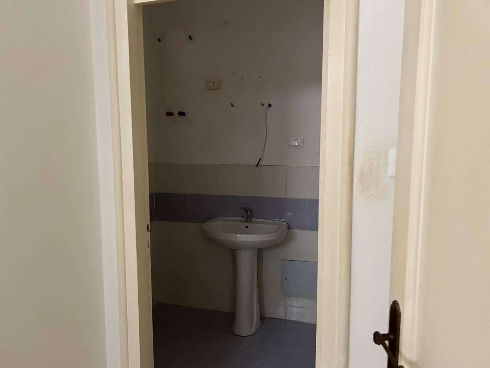 Immagine 19 di Ufficio in affitto  in Via Giuseppe De Spuches 4 a Palermo