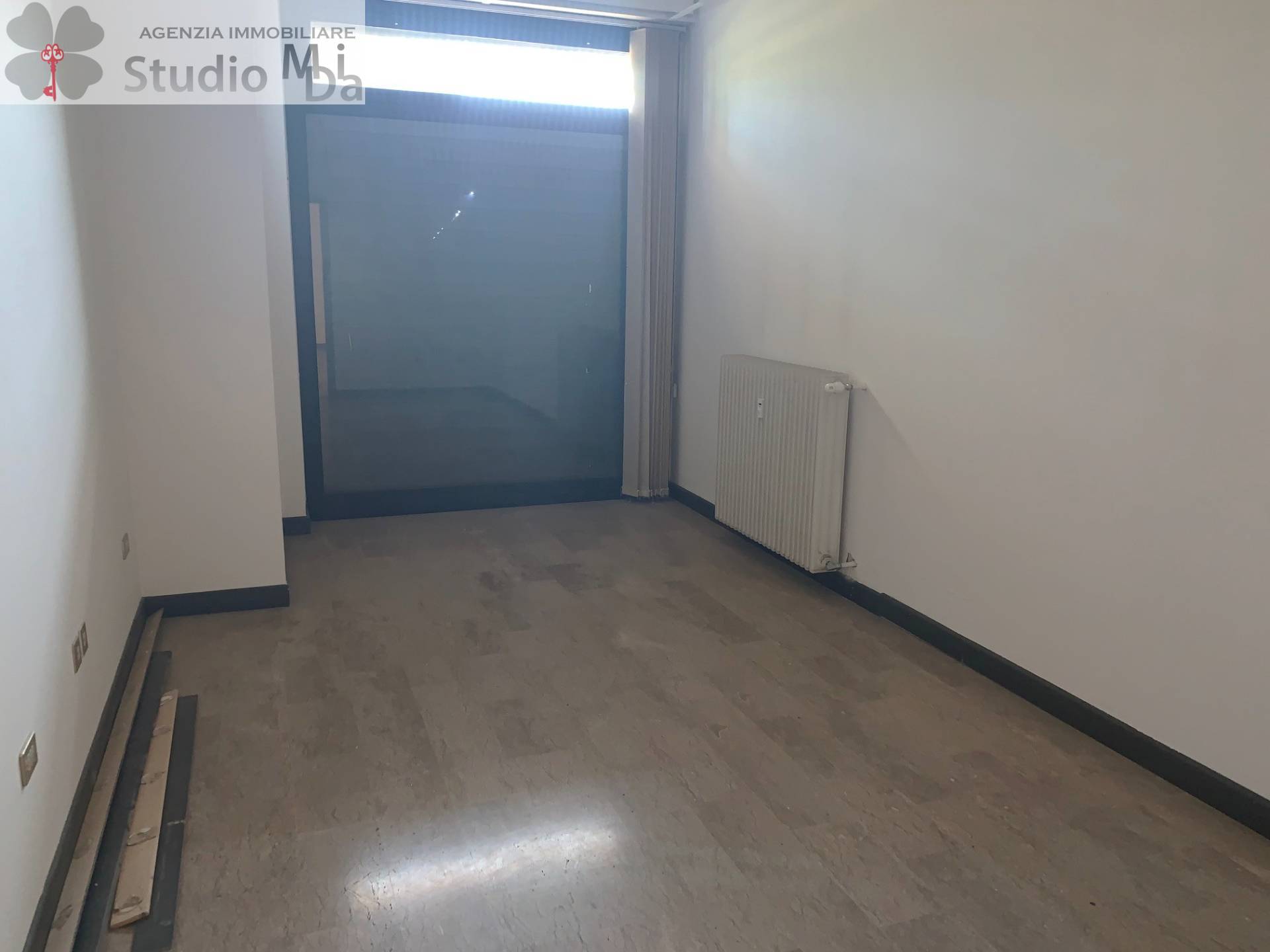 Immagine 10 di Locale commerciale in vendita  in via roma a Venezia