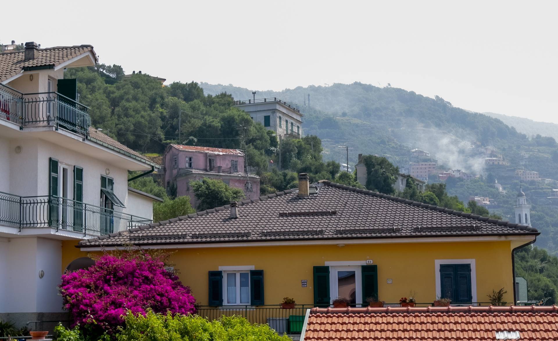 Immagine 5 di Villa in vendita  in VIA CAV. FELICE COGORNO 295 a Avegno