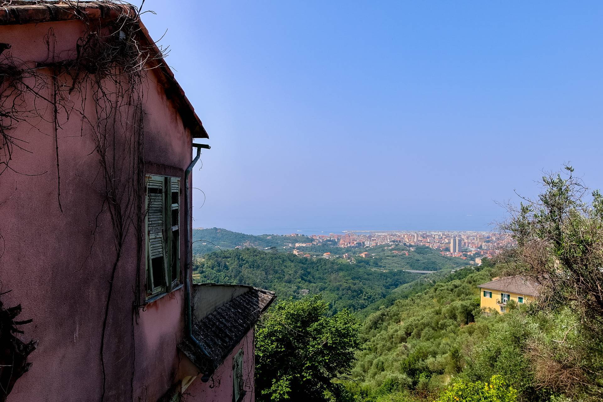 Immagine 9 di Villa in vendita  in VIA CAV. FELICE COGORNO 295 a Avegno