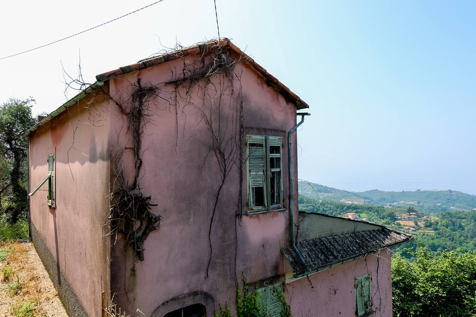 Immagine 10 di Villa in vendita  in VIA CAV. FELICE COGORNO 295 a Avegno