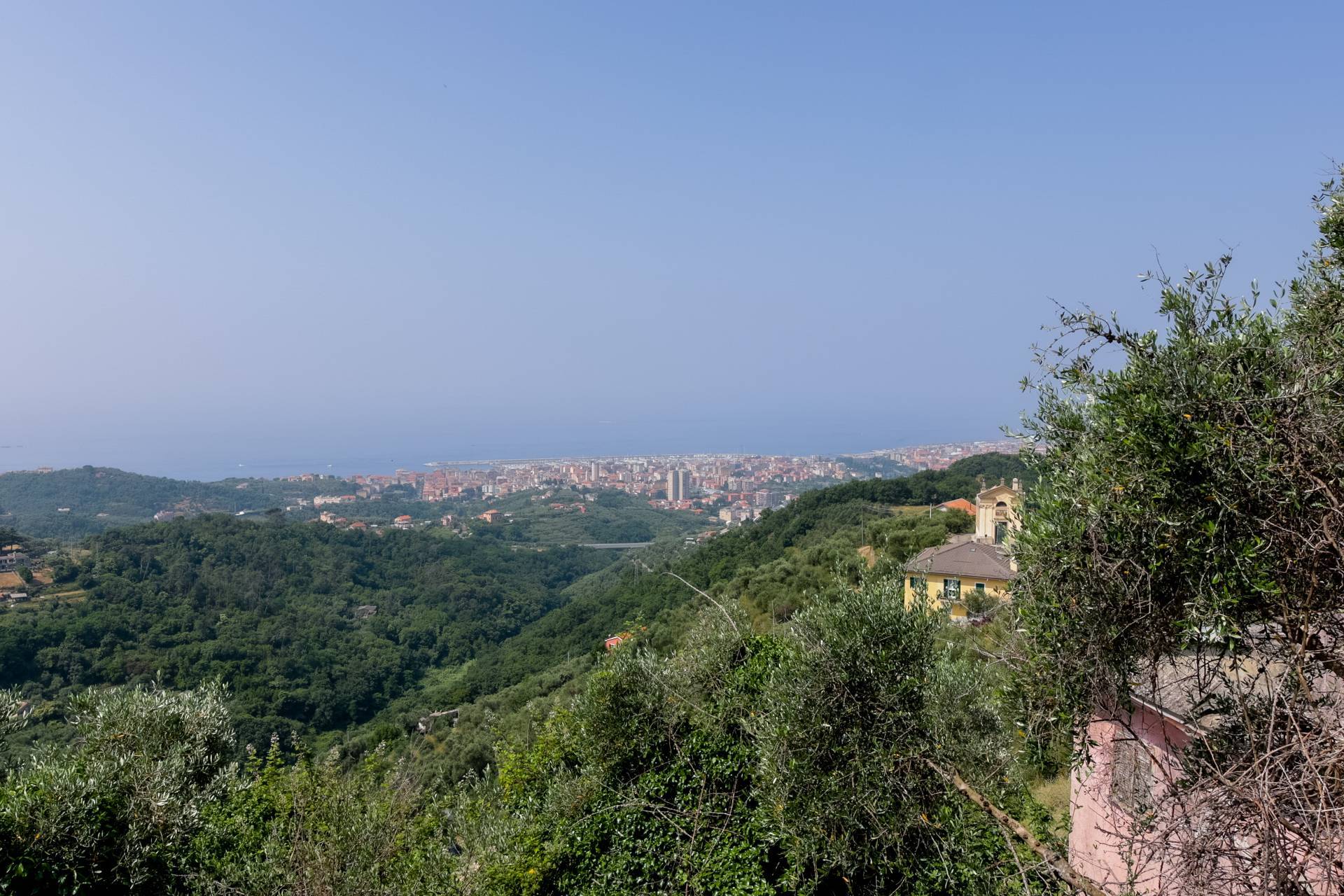 Immagine 11 di Villa in vendita  in VIA CAV. FELICE COGORNO 295 a Avegno