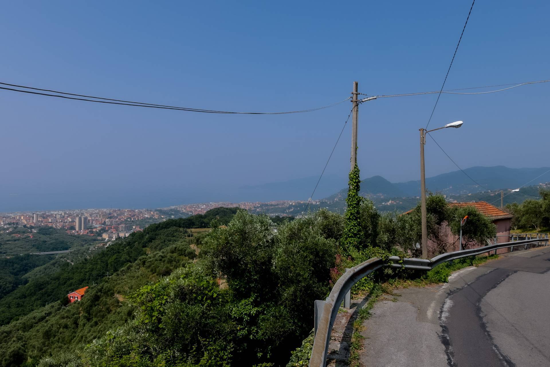 Immagine 4 di Villa in vendita  in VIA CAV. FELICE COGORNO 295 a Avegno