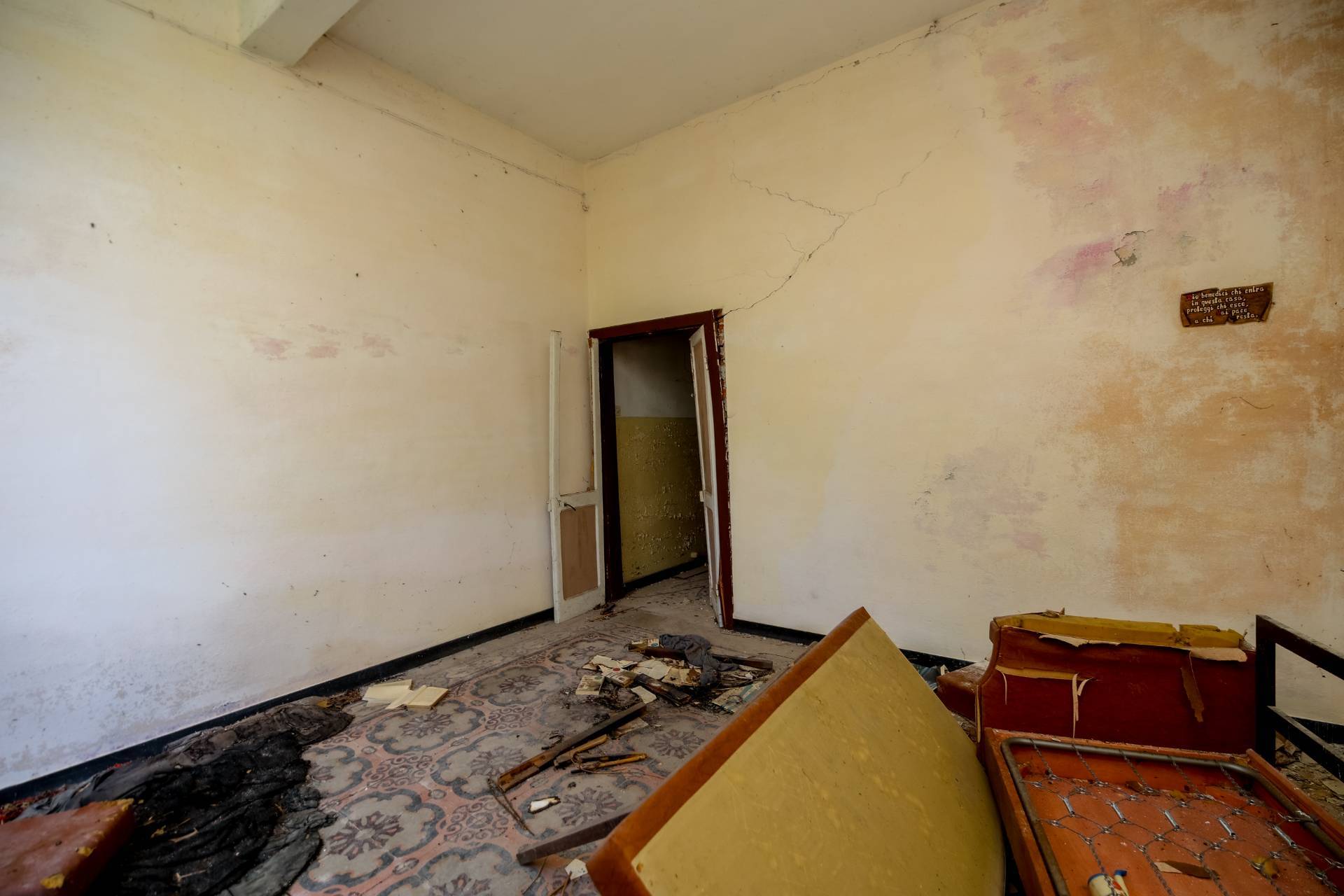 Immagine 12 di Villa in vendita  in VIA CAV. FELICE COGORNO 295 a Avegno