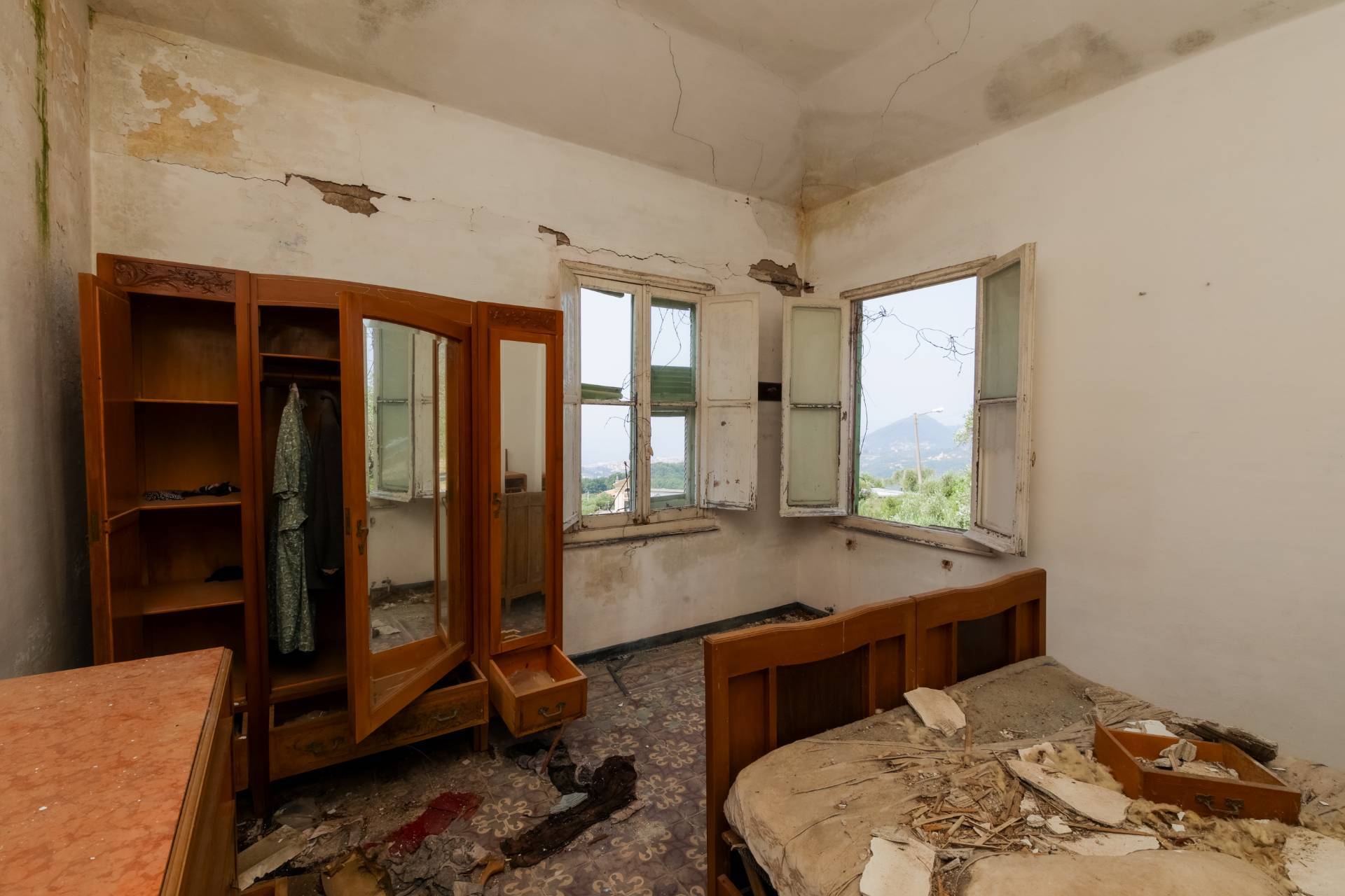 Immagine 15 di Villa in vendita  in VIA CAV. FELICE COGORNO 295 a Avegno