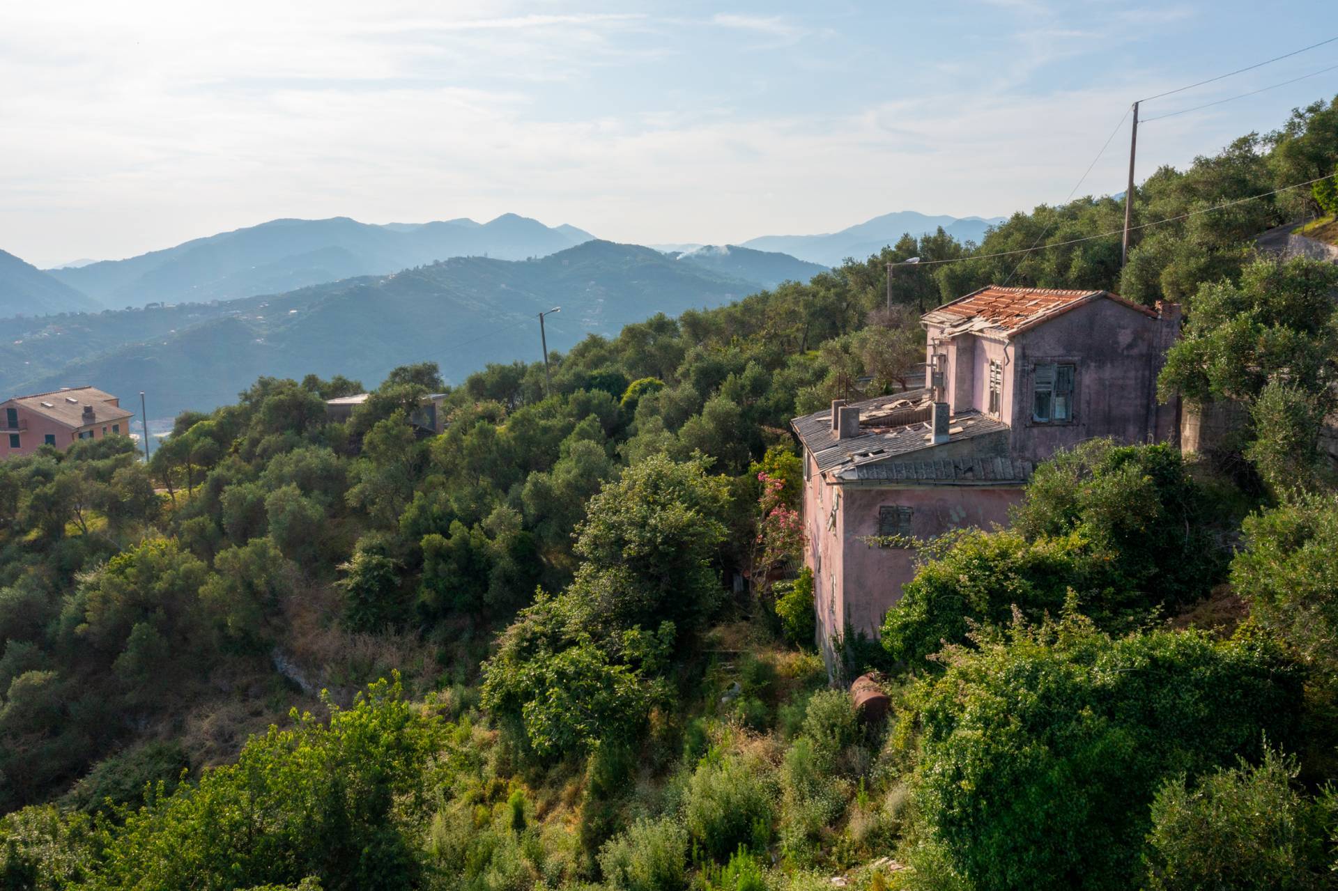 Immagine 17 di Villa in vendita  in VIA CAV. FELICE COGORNO 295 a Avegno