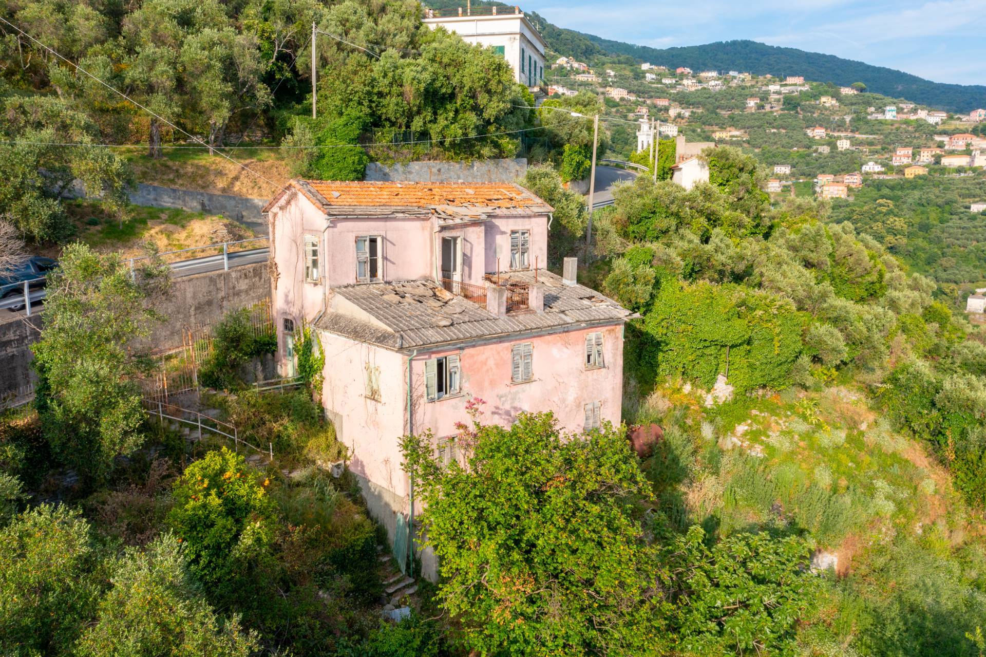 Immagine 21 di Villa in vendita  in VIA CAV. FELICE COGORNO 295 a Avegno