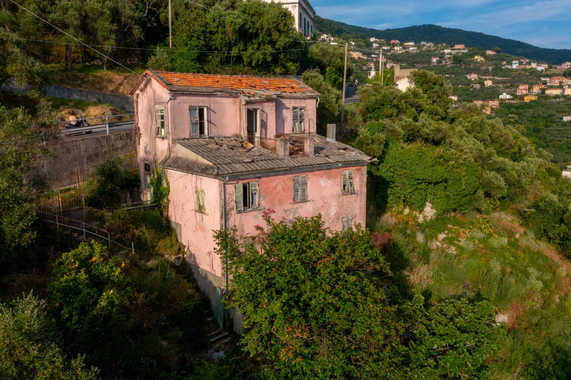 Immagine 22 di Villa in vendita  in VIA CAV. FELICE COGORNO 295 a Avegno