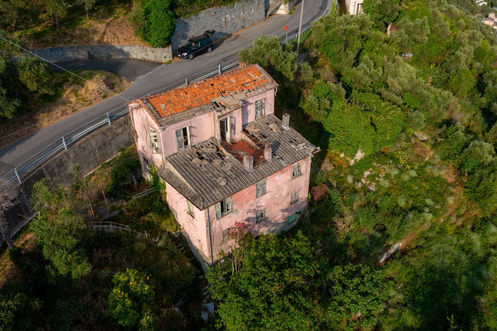 Immagine 23 di Villa in vendita  in VIA CAV. FELICE COGORNO 295 a Avegno