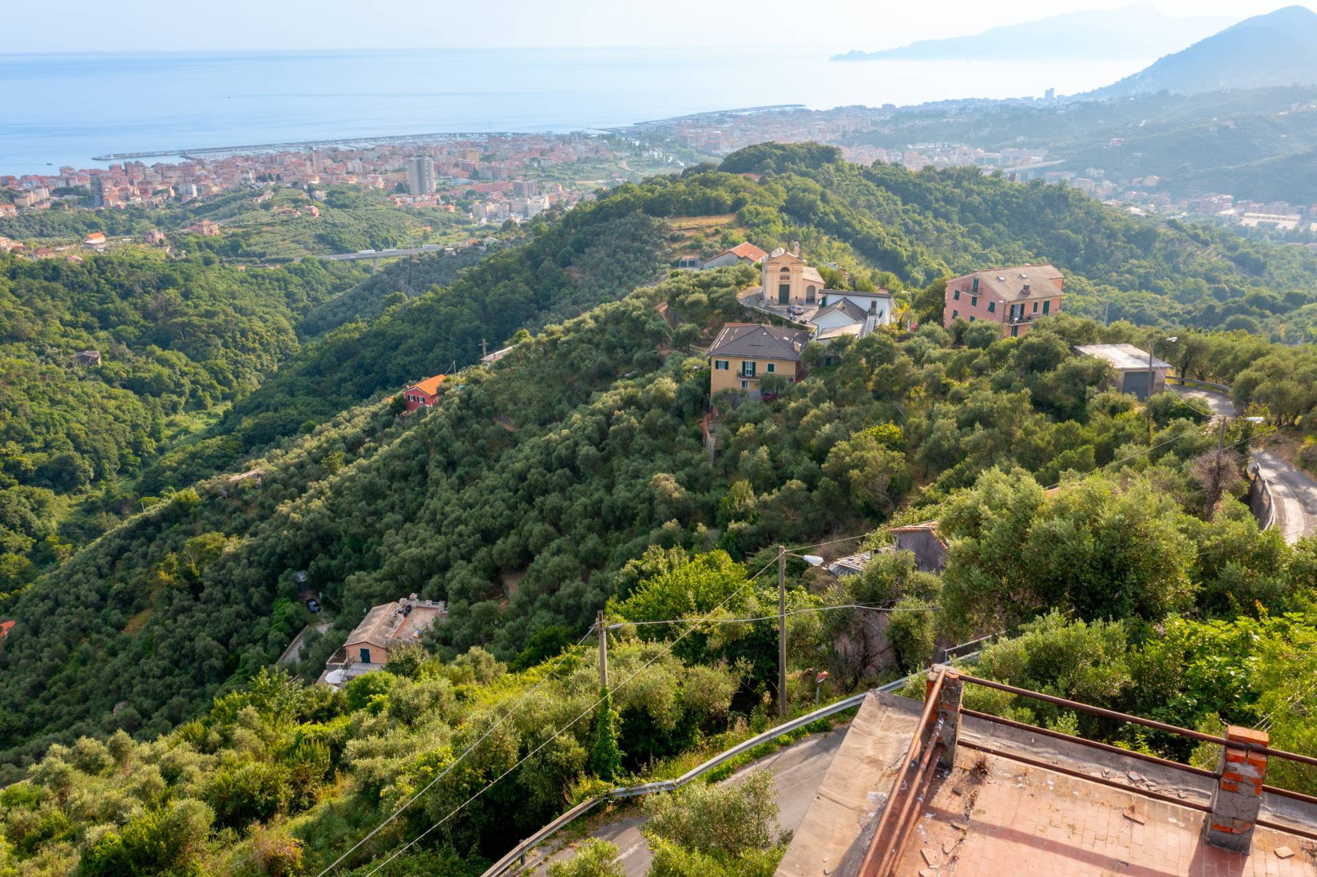 Immagine 28 di Villa in vendita  in VIA CAV. FELICE COGORNO 295 a Avegno