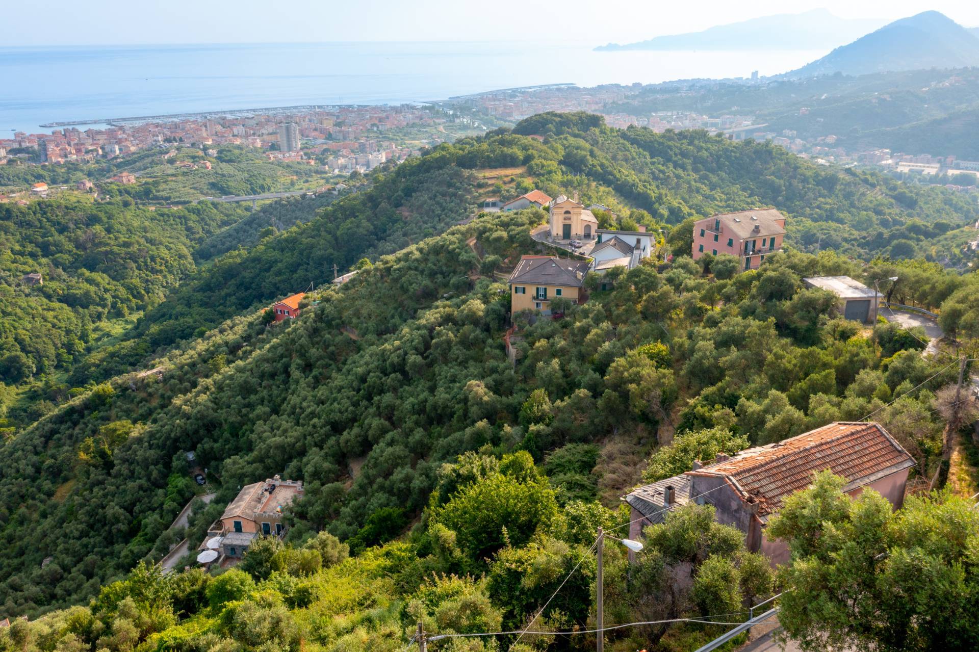 Immagine 29 di Villa in vendita  in VIA CAV. FELICE COGORNO 295 a Avegno
