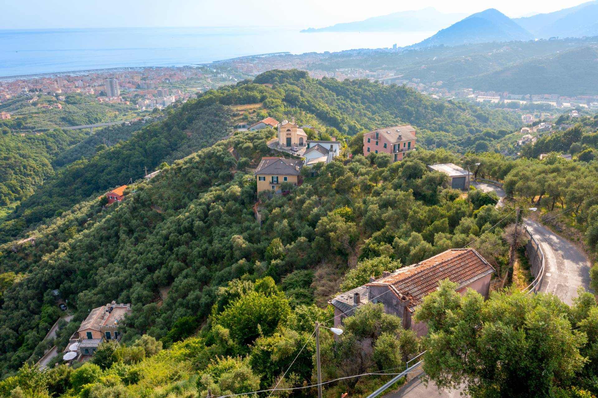 Immagine 30 di Villa in vendita  in VIA CAV. FELICE COGORNO 295 a Avegno