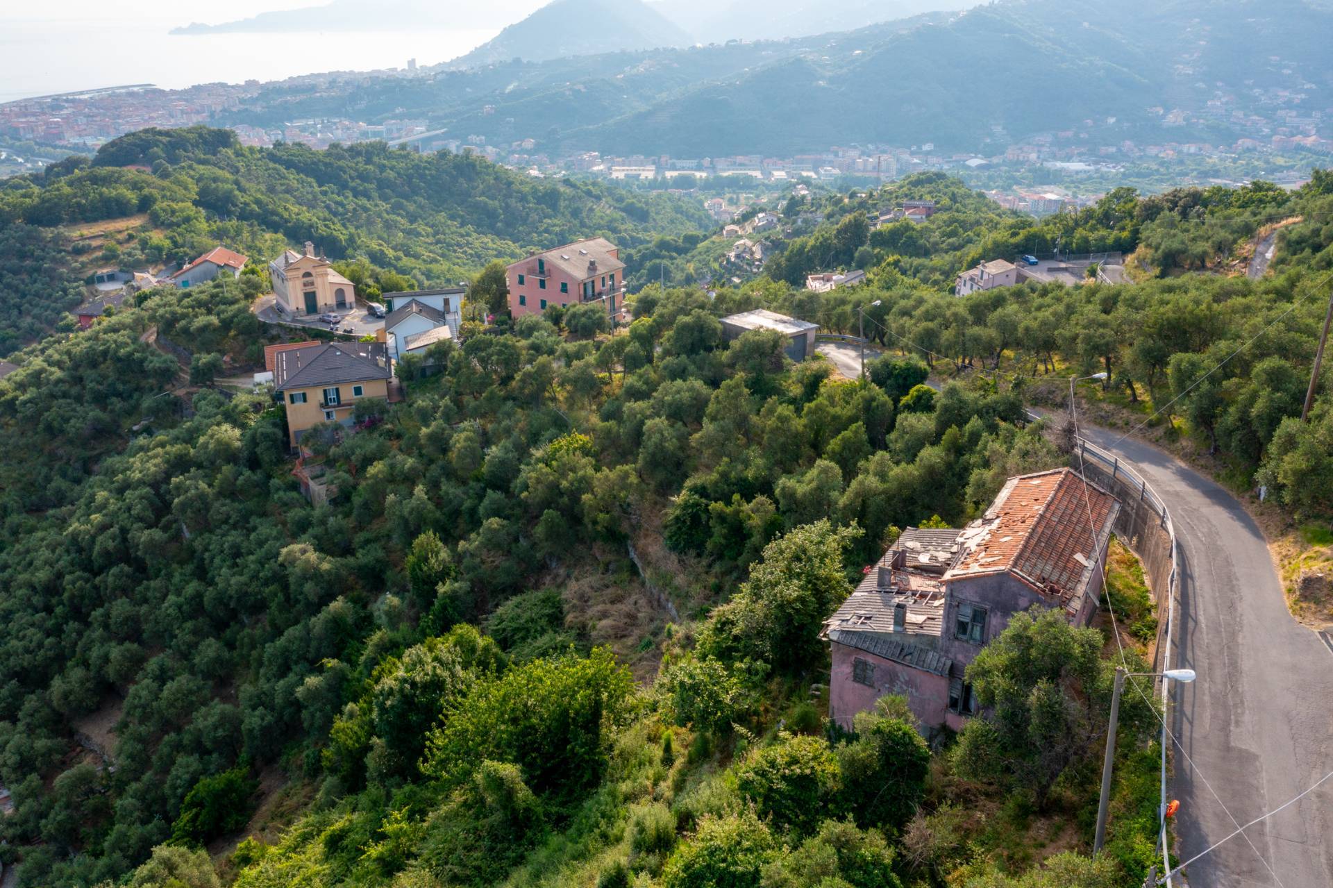 Immagine 33 di Villa in vendita  in VIA CAV. FELICE COGORNO 295 a Avegno