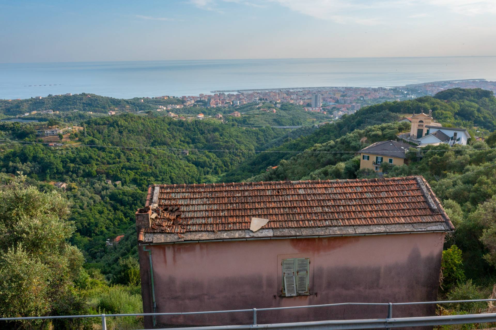 Immagine 37 di Villa in vendita  in VIA CAV. FELICE COGORNO 295 a Avegno