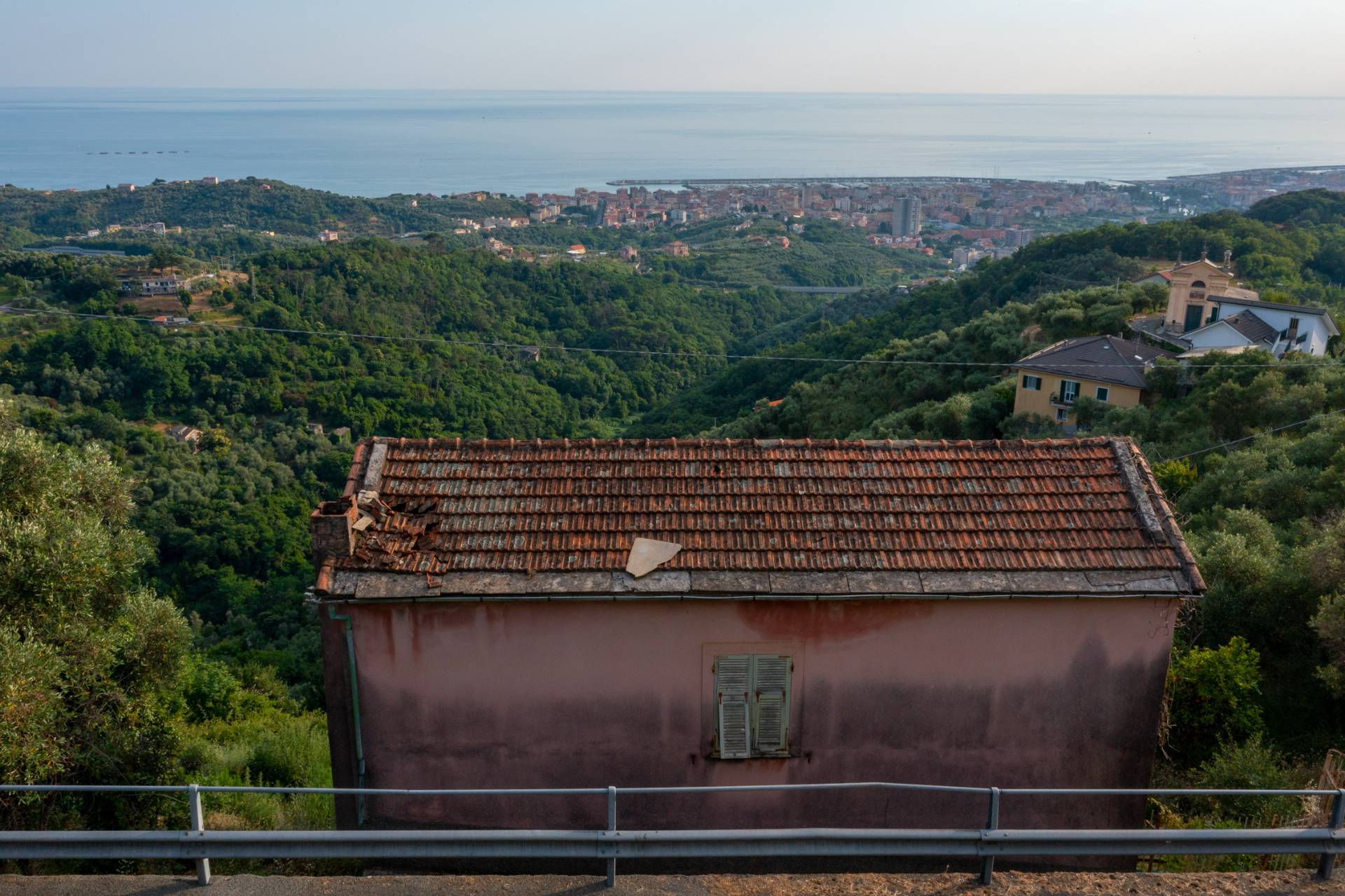 Immagine 38 di Villa in vendita  in VIA CAV. FELICE COGORNO 295 a Avegno