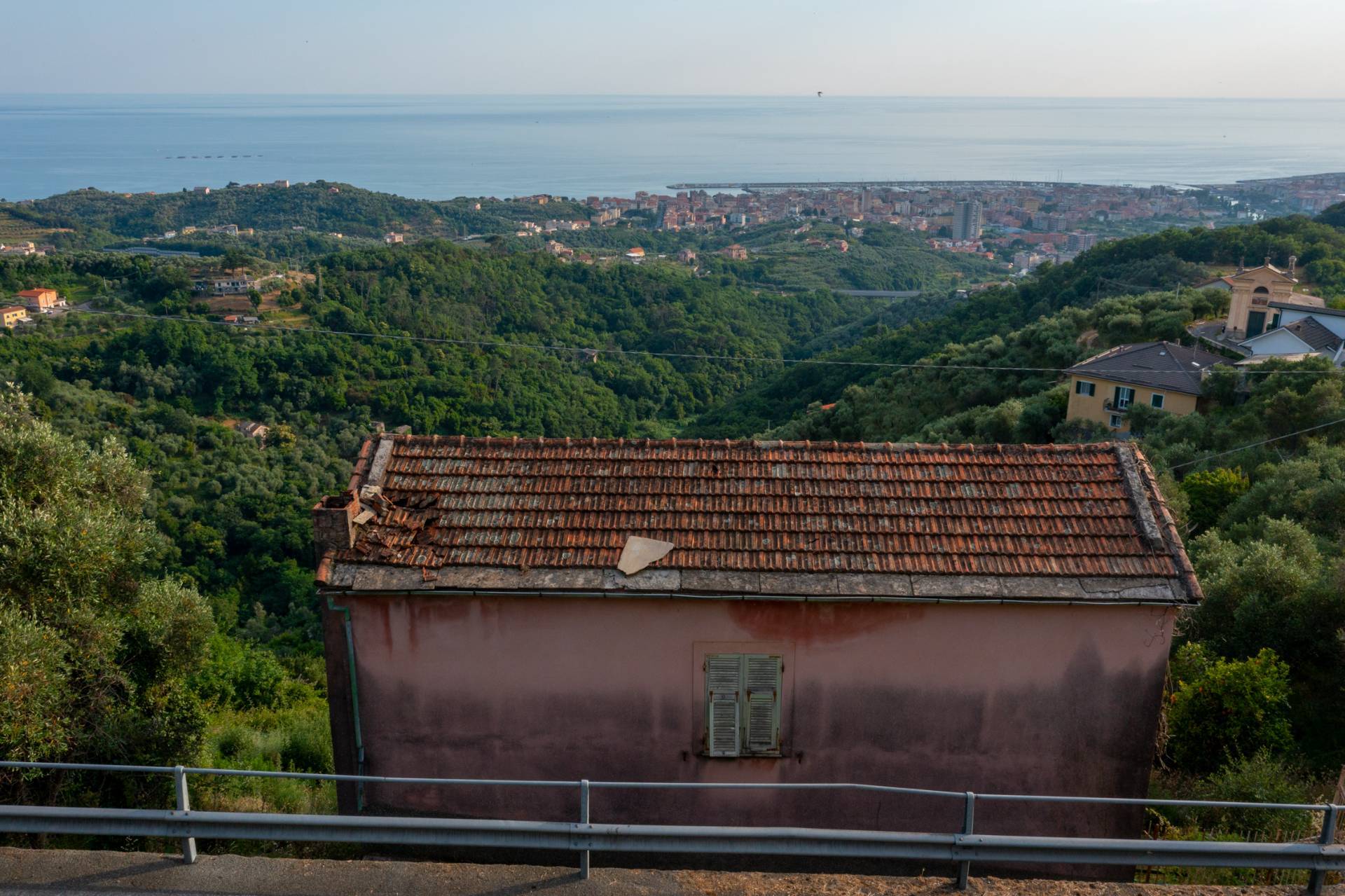 Immagine 39 di Villa in vendita  in VIA CAV. FELICE COGORNO 295 a Avegno