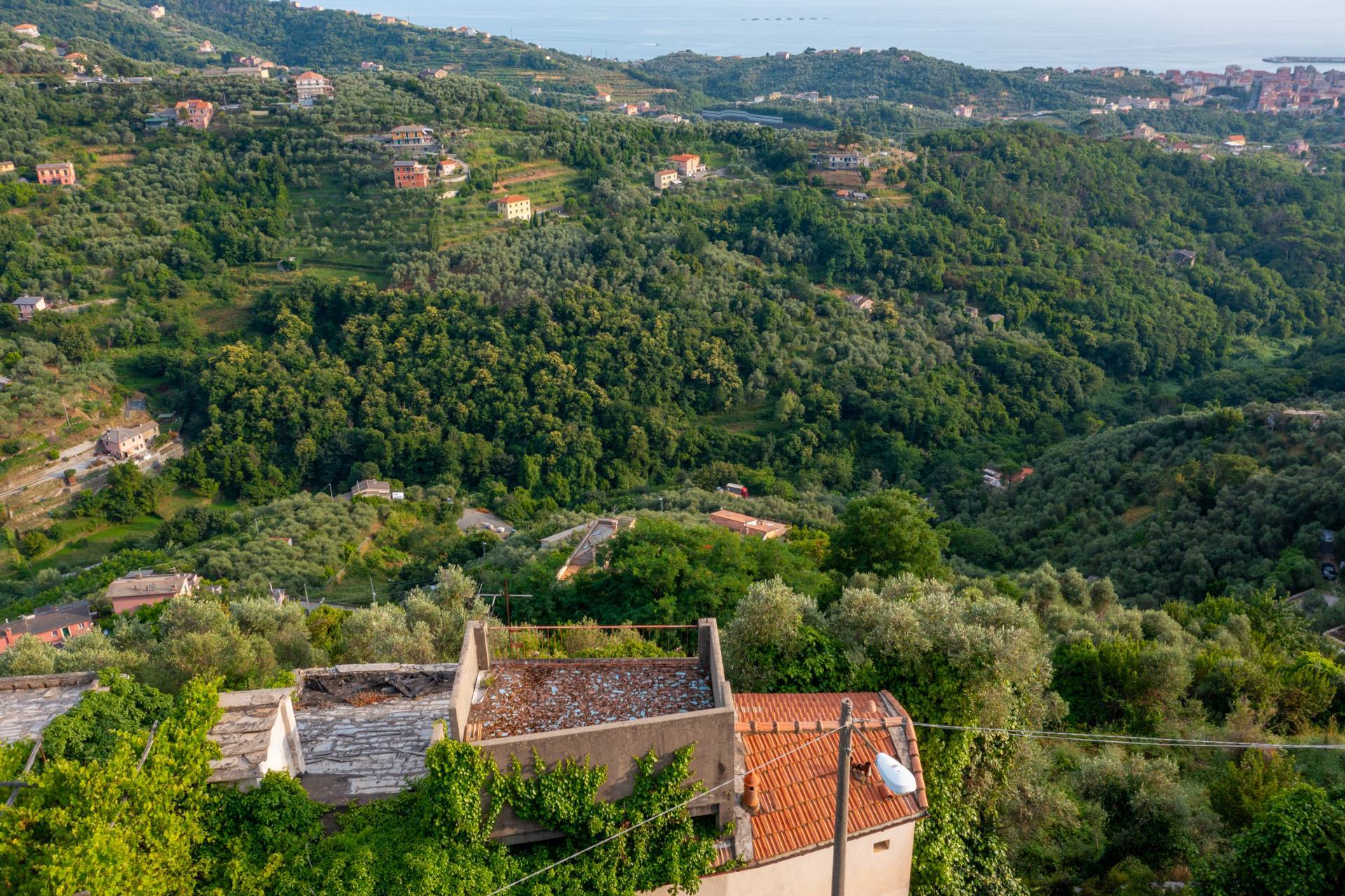 Immagine 42 di Villa in vendita  in VIA CAV. FELICE COGORNO 295 a Avegno