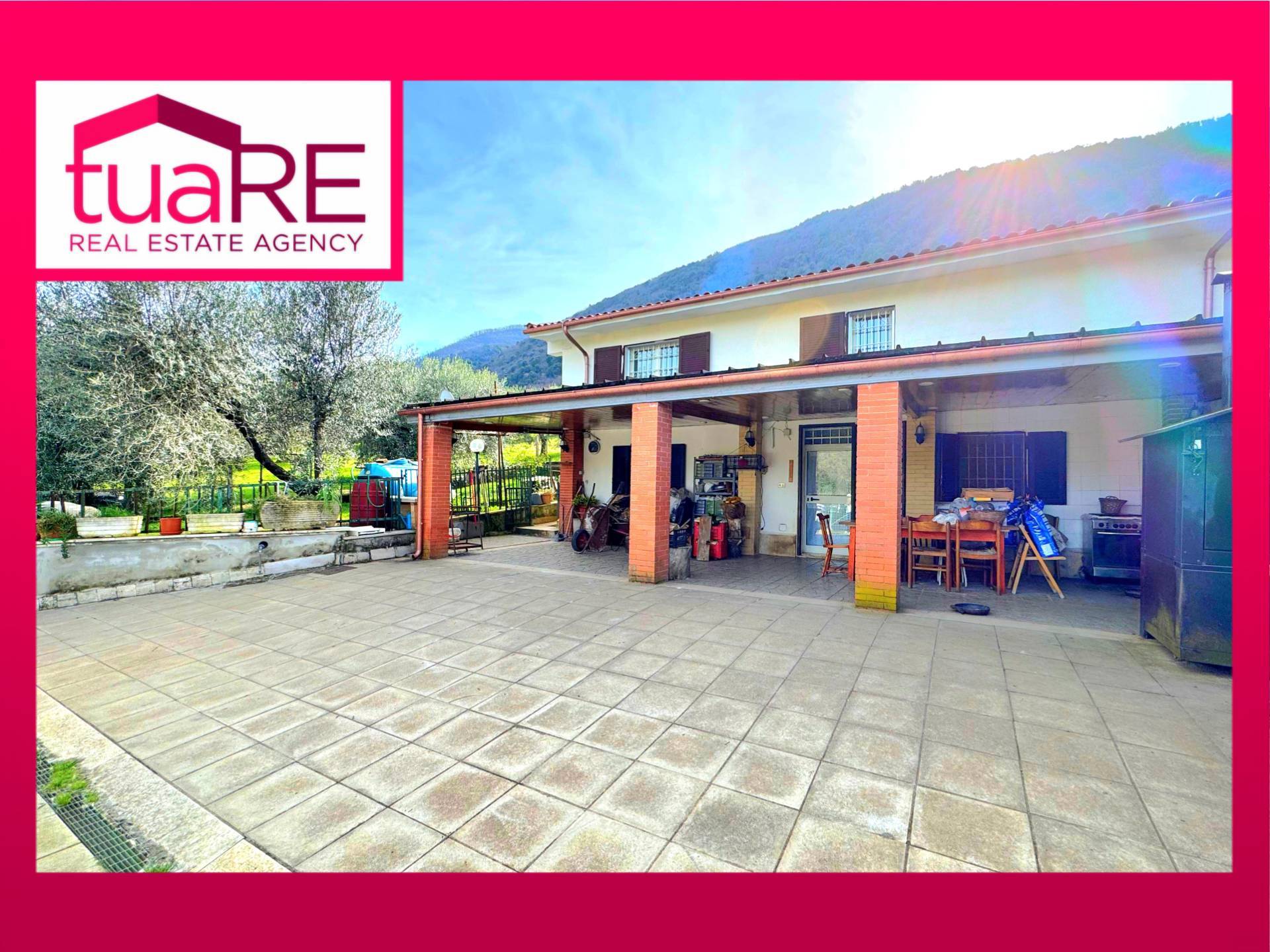 Immagine 1 di Villa in vendita  in via di valle caprara a Castel Madama